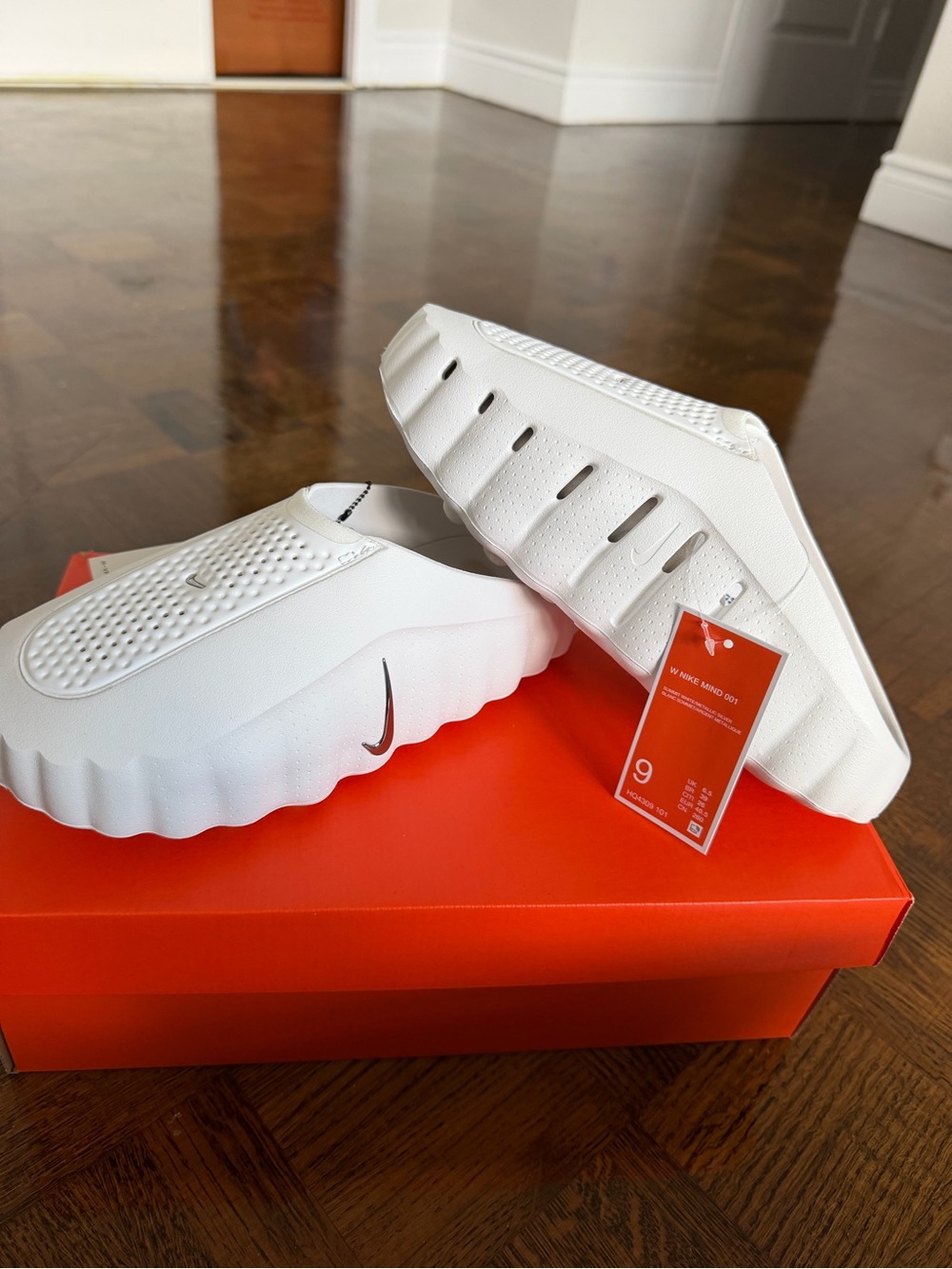 Nike mind 001 woman summit white